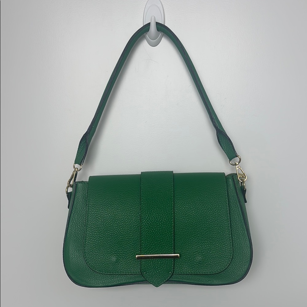 Elegant Green Shoulder Bag with Adjustable Strap